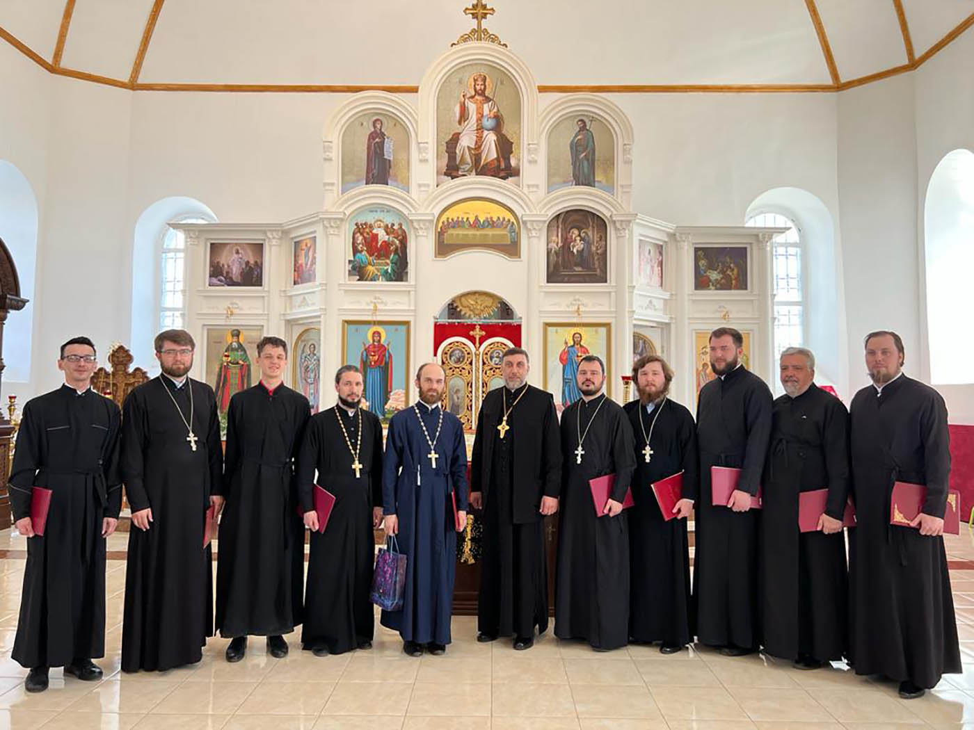 Неделя апостола Фомы. Встречали хор священнослужителей Пензенской епархии.