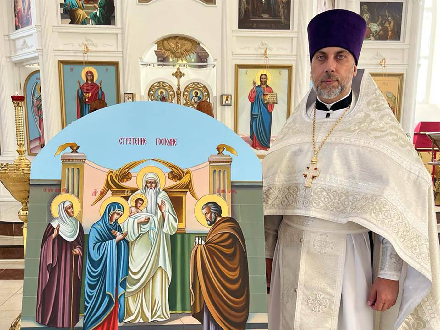 Настоятель Троицкого храма священник Сергий Иванов совершил освящение иконы «Сретение Господне» для второго яруса иконостаса